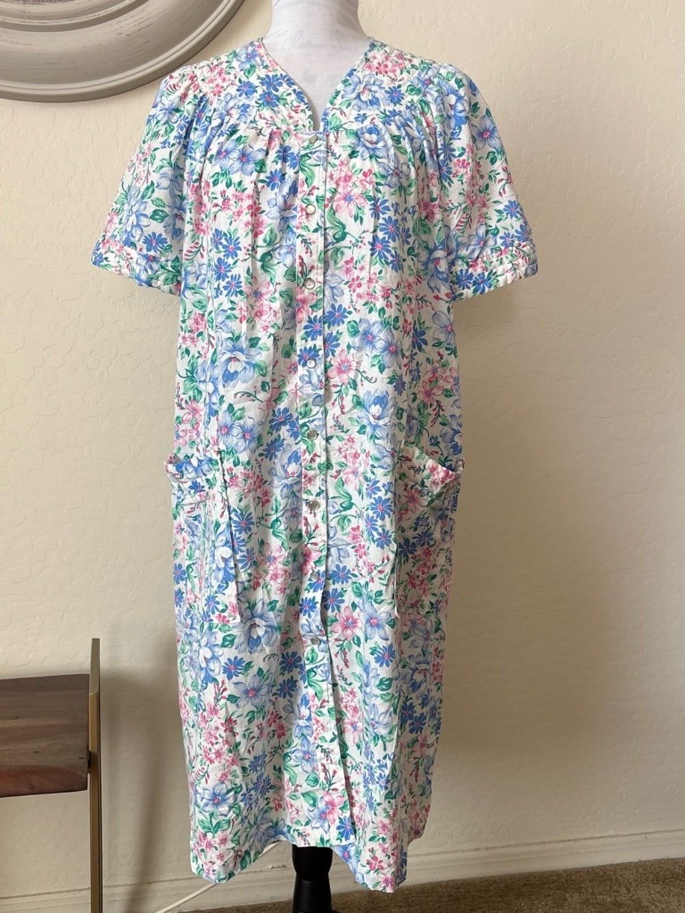 carriage court women’s multicolor floral house dress mother of pearl buttons L
